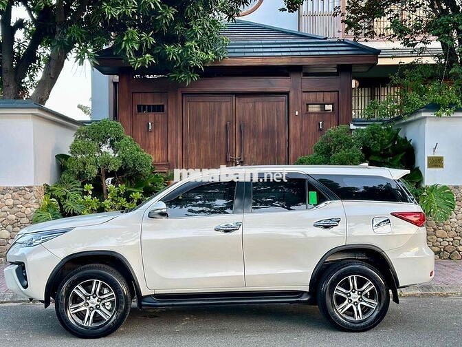 Toyota Fortuner 2017 2.4G 4x2 MT - 140000 km Sàn D