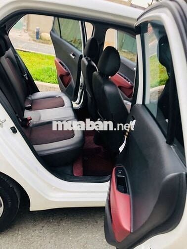 Bán xe i10 Hatchback Đời 2020, Chạy 9 vạn, Bao zin