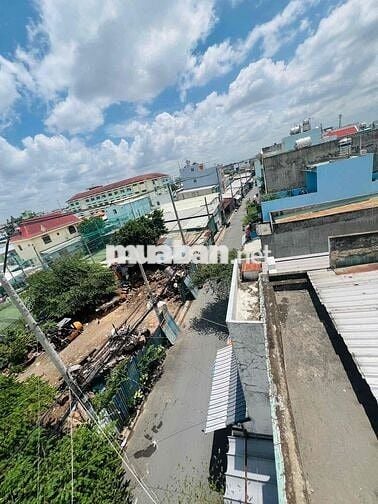 NHÀ MẶT TIỀN HẺM THÔNG Ô TÔ - GẦN NGÃ TƯ BỐN XÃ, DT: 4m x 18m (72m²).