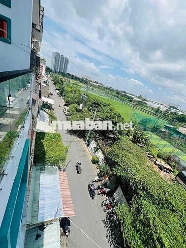 NHÀ MẶT TIỀN HẺM THÔNG Ô TÔ - GẦN NGÃ TƯ BỐN XÃ, DT: 4m x 18m (72m²).