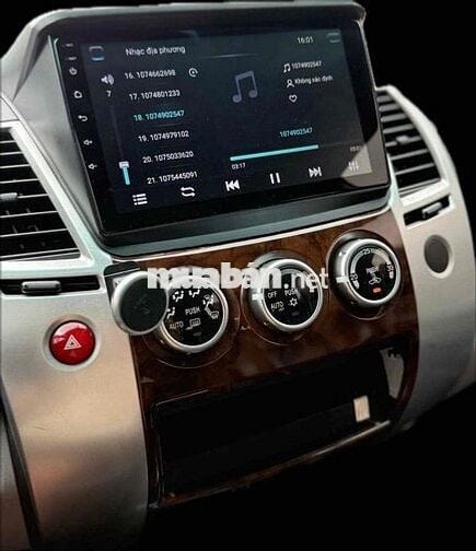 Mitsubishi Pajero Sport trắng 2015 - 105000 km