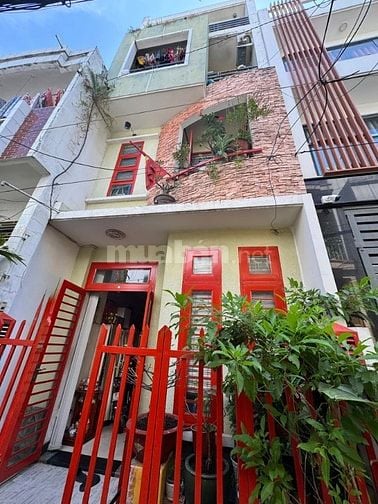 Nhà 4 tầng  4PN, trước nhà 4.5m, 52m2 (4x13m) Huỳnh Văn Bánh Phú Nhuận