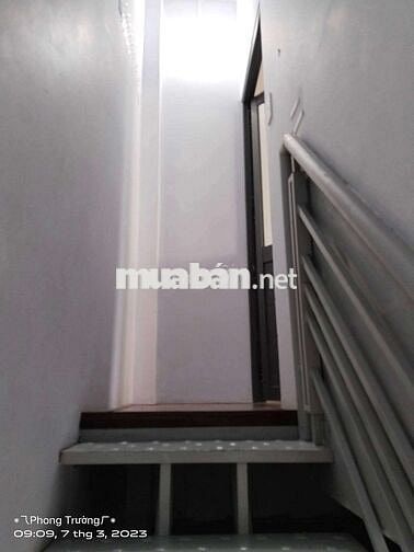 Nhà 1trệt 1lầu 1pn 1wc mặt tiền ngay chợ tiện ở và kd buôn bán