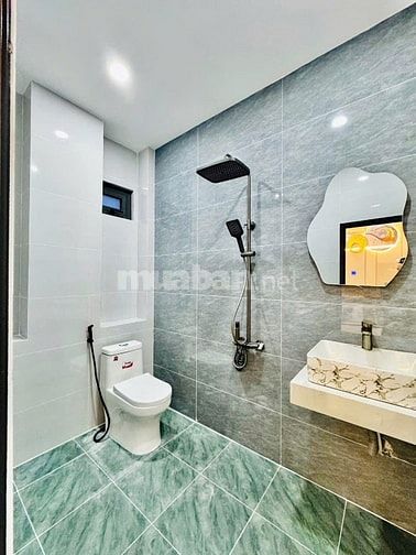 Nhà Vuông Vức 4TY250 Đường Nguyễn Thượng Hiền Q. Bình Thạnh - HXH 5m