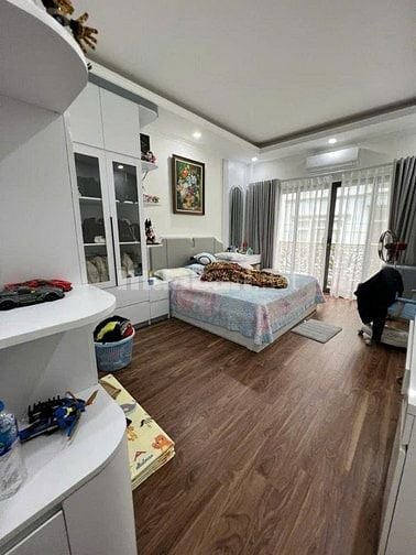 Hoàng Quốc Việt 35m2*5T, ngõ to, nhà đẹp, gần phố, dân trí cao, 8.3 tỷ