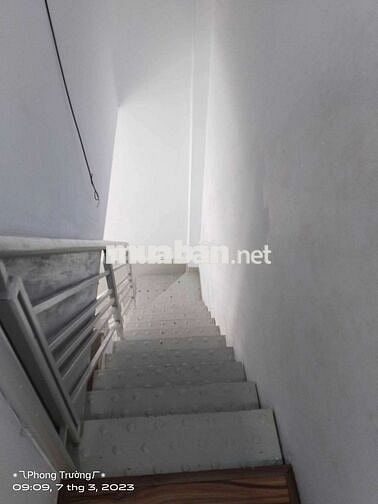 Nhà 1trệt 1lầu 1pn 1wc mặt tiền ngay chợ tiện ở và kd buôn bán