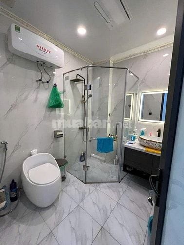 Hoàng Quốc Việt 35m2*5T, ngõ to, nhà đẹp, gần phố, dân trí cao, 8.3 tỷ