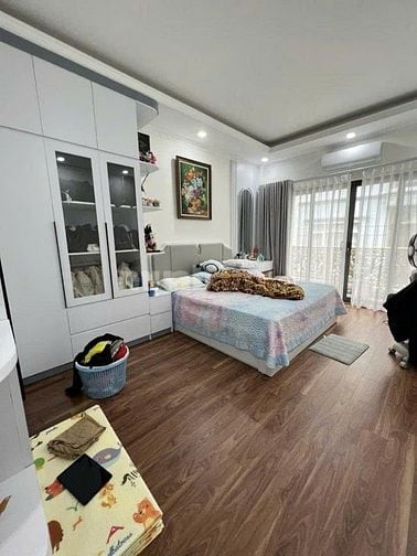 Hoàng Quốc Việt 35m2*5T, ngõ to, nhà đẹp, gần phố, dân trí cao, 8.3 tỷ