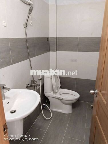 Nhà 1trệt 1lầu 1pn 1wc mặt tiền ngay chợ tiện ở và kd buôn bán