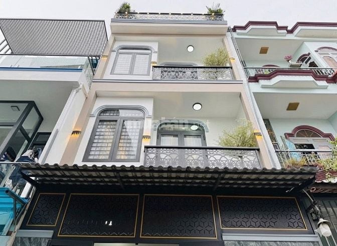 Nhà Vuông Vức 4TY250 Đường Nguyễn Thượng Hiền Q. Bình Thạnh - HXH 5m