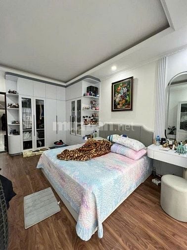 Hoàng Quốc Việt 35m2*5T, ngõ to, nhà đẹp, gần phố, dân trí cao, 8.3 tỷ