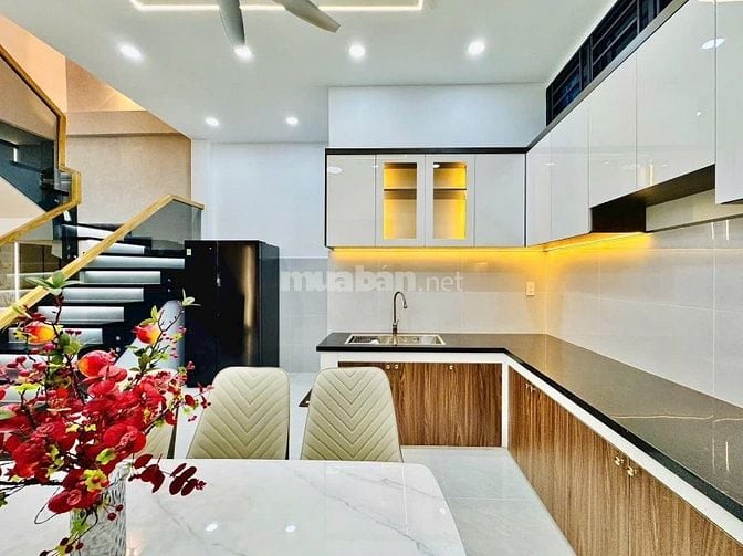 Nhà Vuông Vức 4TY250 Đường Nguyễn Thượng Hiền Q. Bình Thạnh - HXH 5m