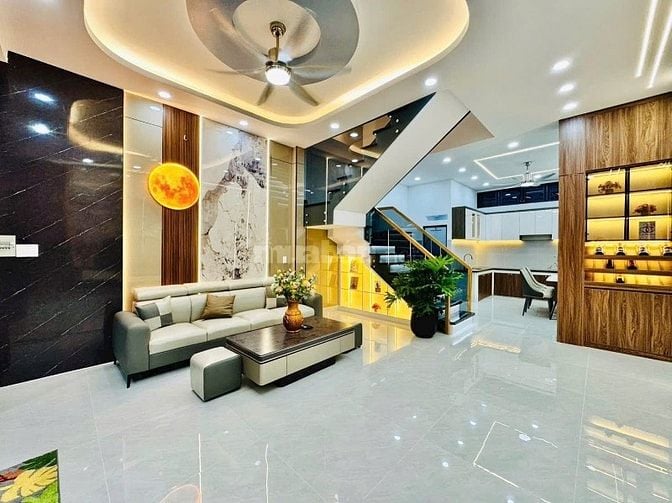 Nhà Vuông Vức 4TY250 Đường Nguyễn Thượng Hiền Q. Bình Thạnh - HXH 5m