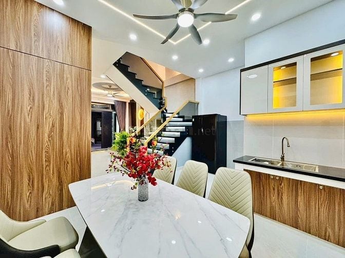 Nhà Vuông Vức 4TY250 Đường Nguyễn Thượng Hiền Q. Bình Thạnh - HXH 5m