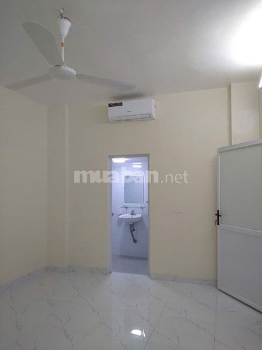 Cho thuê nhà 2 tầng ngõ 209 phố Đội Cấn Ba Đình