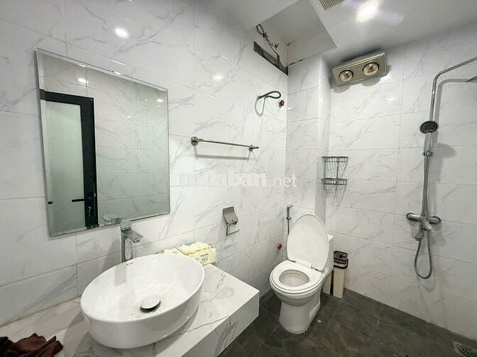 Nhà phân lô phố Kim Đồng, 6 tầng, Gara tầng 1, ô tô tránh trước nhà