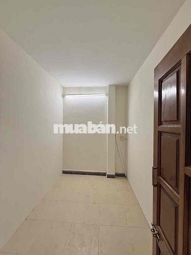 nhà . 1 tret . 1 lâu . 4PN . 2VS ( có PN Dưới đât
