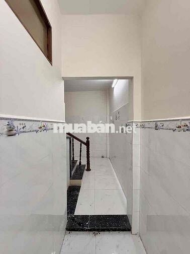 nhà . 1 tret . 1 lâu . 4PN . 2VS ( có PN Dưới đât