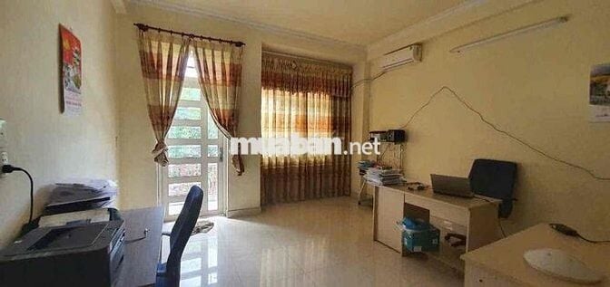 Bán nhà KDC An Sương, 4.5x20m, 3 lầu, đường 10m đối diện công viên