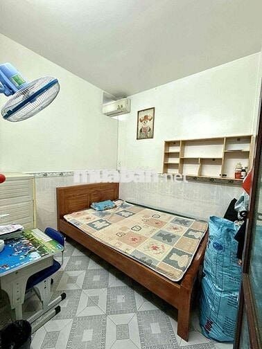 cho thuê nhà nguyên căn full nội thất sát kcn hẻm bê tông nước sạch