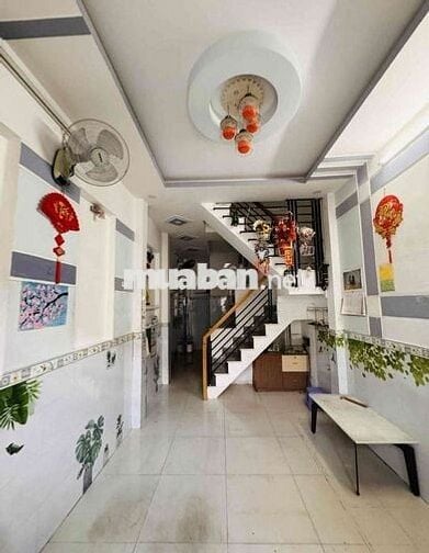 Cho thuê nhà nguyên căn 1 trệt 2 lầu, có 3pn,3wc hẻm xe hơi