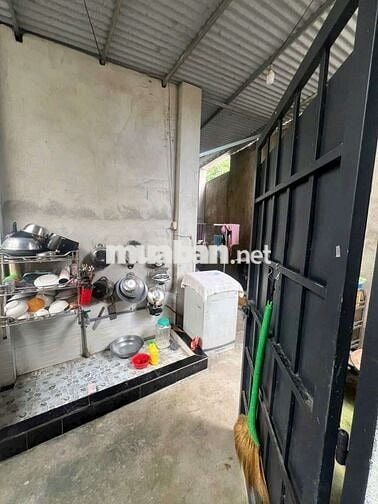 Nhà bàu năng 4pn, chỉ 900 triệu.