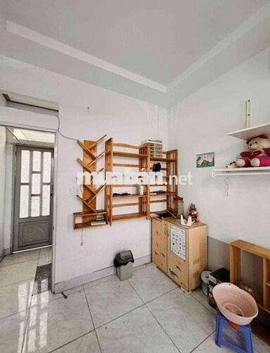 Cho thuê nhà nguyên căn 1 trệt 2 lầu, có 3pn,3wc hẻm xe hơi