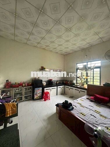 Nhà bàu năng 4pn, chỉ 900 triệu.