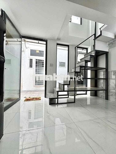 NHÀ NGUYÊN CĂN 1 TRỆT 2 LẦU ( 3PN - 2WC ) - NGAY BẾN XE MĐ CŨ