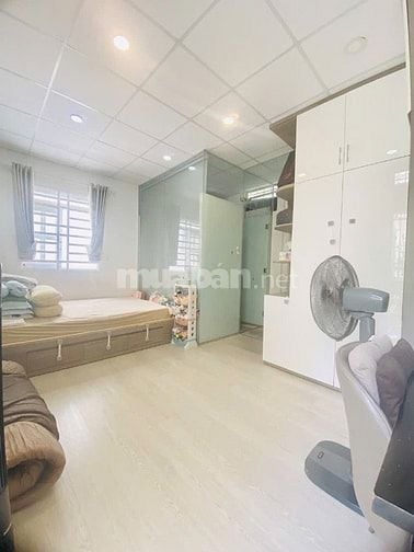 -- Nhà Hiếm-- 1 Căn duy nhất K300 5x8m. Chỉ 5,45 tỷ