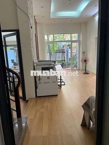 Chính chủ cho thuê góc 2MT đường Võ Văn Tần quận 3 giá chỉ 30 triệu
