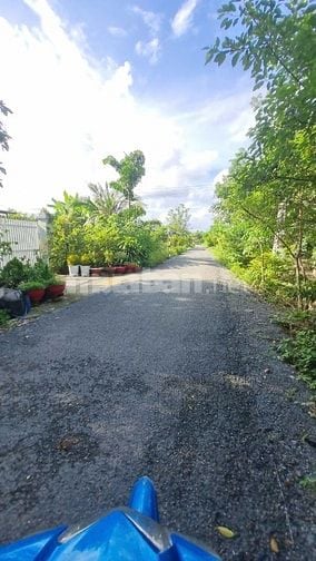 Hơn 1400m2 đường xe hơi thông. Gần trường học. 800tr