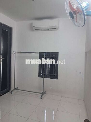 NHÀ 1 LẦU CÓ NỘI THẤT ĐƯỜNG LÊ VĂN KHƯƠNG,PHƯỜNG HIỆP THÀNH,Q12