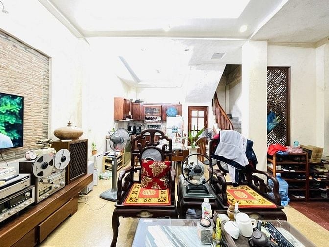 Bán nhà Khương Đình ngõ thông gần ô tô tránh, Dt 50m2, 5t, mt 6m, ở ng