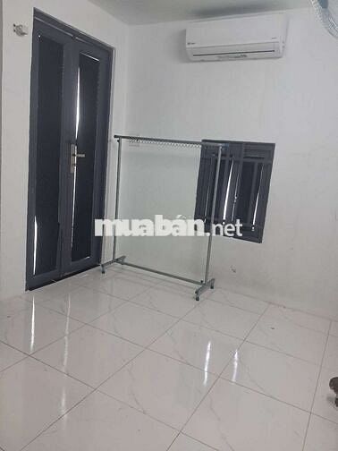NHÀ 1 LẦU CÓ NỘI THẤT ĐƯỜNG LÊ VĂN KHƯƠNG,PHƯỜNG HIỆP THÀNH,Q12