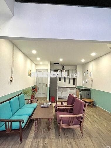 Căn hộ 1 PN+1 phòng khách ngay quận 1, cửa sổ đón nắng, gần UEH