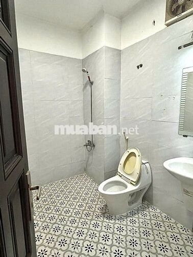 Căn hộ 1 PN+1 phòng khách ngay quận 1, cửa sổ đón nắng, gần UEH