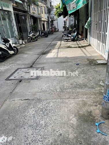 Nhà Xây kiên cố hẻm xe hơi  gần cầu vượt Tân thới hiệp Q12 giá 798tr