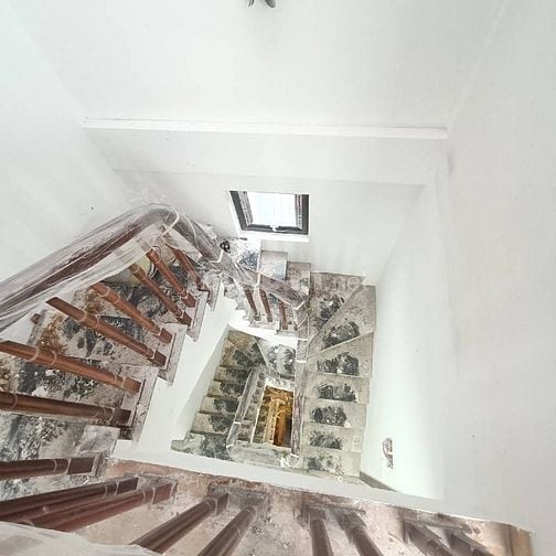 Nhà 60m2 khu vực Lĩnh Nam, pcach tân cổ điển có thang máy, cổng riêng
