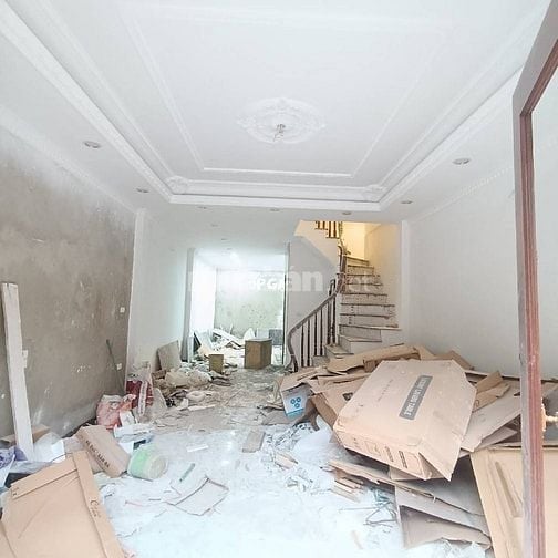 Nhà 60m2 khu vực Lĩnh Nam, pcach tân cổ điển có thang máy, cổng riêng