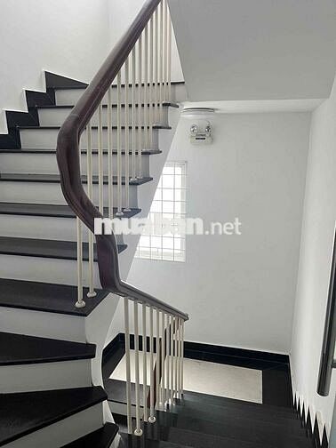 Toà Nhà mới 6.5x20 - 6 Tầng thang máy MT Trần Quang Khải Quận 1