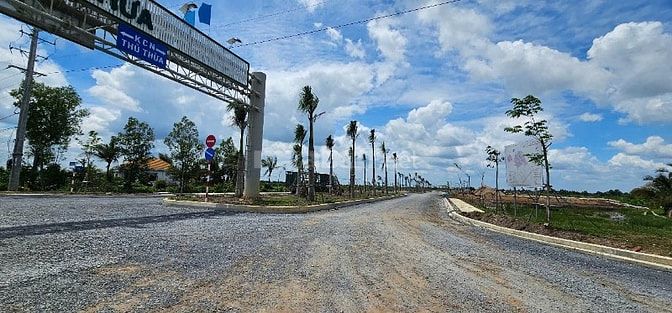 CẦN Bán Thổ Vườn 745m²(375m² thổ) mặt tiền kênh 8m(15m×50m)
