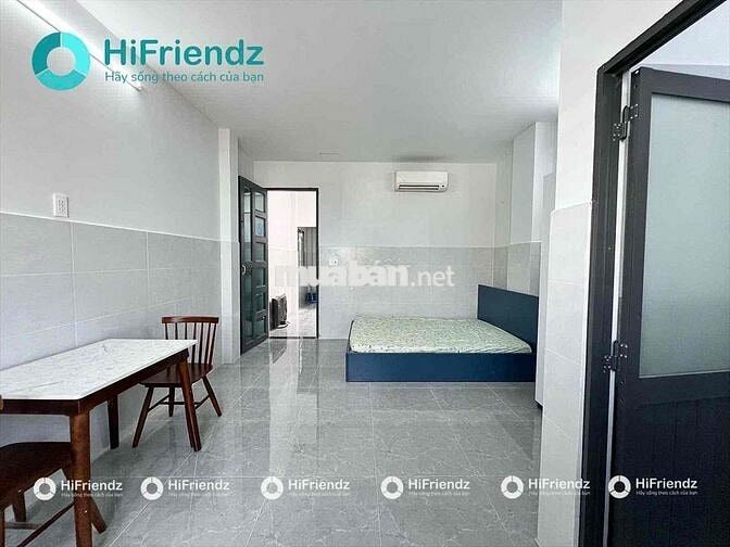 STU BANCOL NGAY CÔNG VIÊN LÀNG HOA