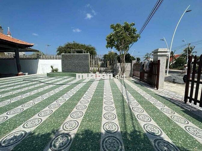 GĐ cần  bán lô đất 2 mặt tiền TL328  hồ tràm