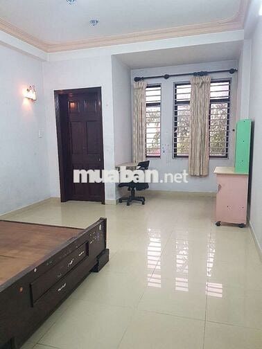 Cho thuê nhà nguyên căn 1 trệt 3 lầu dt 4,5×20, có 5pn, 6wc
