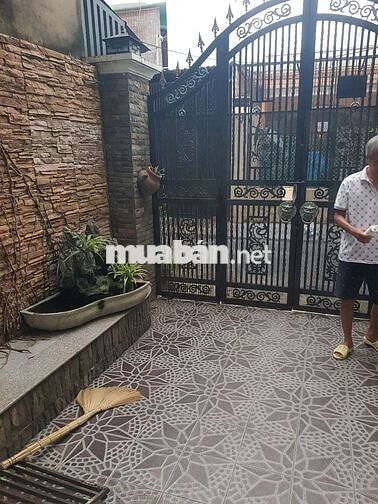 Cho thuê nhà nguyên căn 1 trệt 3 lầu dt 4,5×20, có 5pn, 6wc