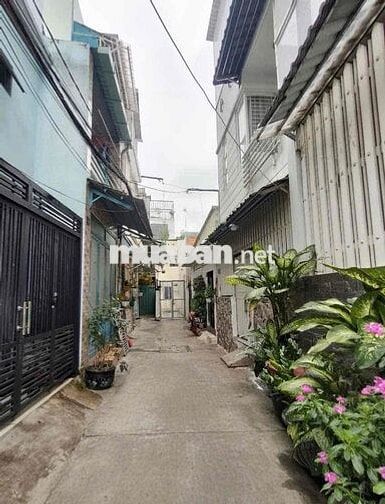 Cần bán gấp nhà ngõ hèm, đường Điện Biên Phủ, quận bình thạnh