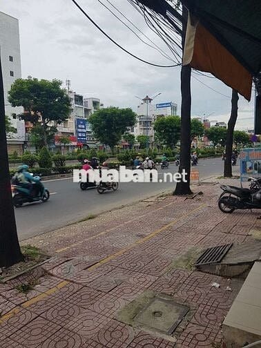Cho thuê nhà nguyên căn 1 trệt 3 lầu dt 4,5×20, có 5pn, 6wc