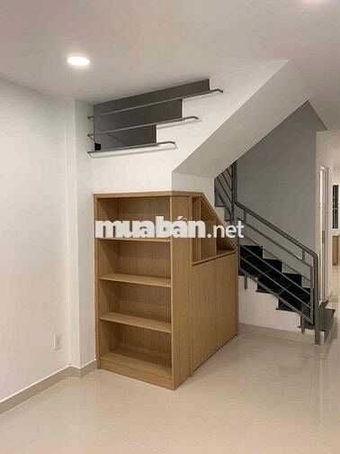 Nhà gần chợ Bà Chiểu, 3PN, dt 111.6 m2 (3.22mx15.61 & 1.5m sân)