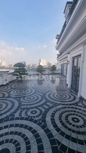Cho thuê 300m mặt hồ tây mặt tiền siêu khủng ( tầng 4 vew đỉnh )